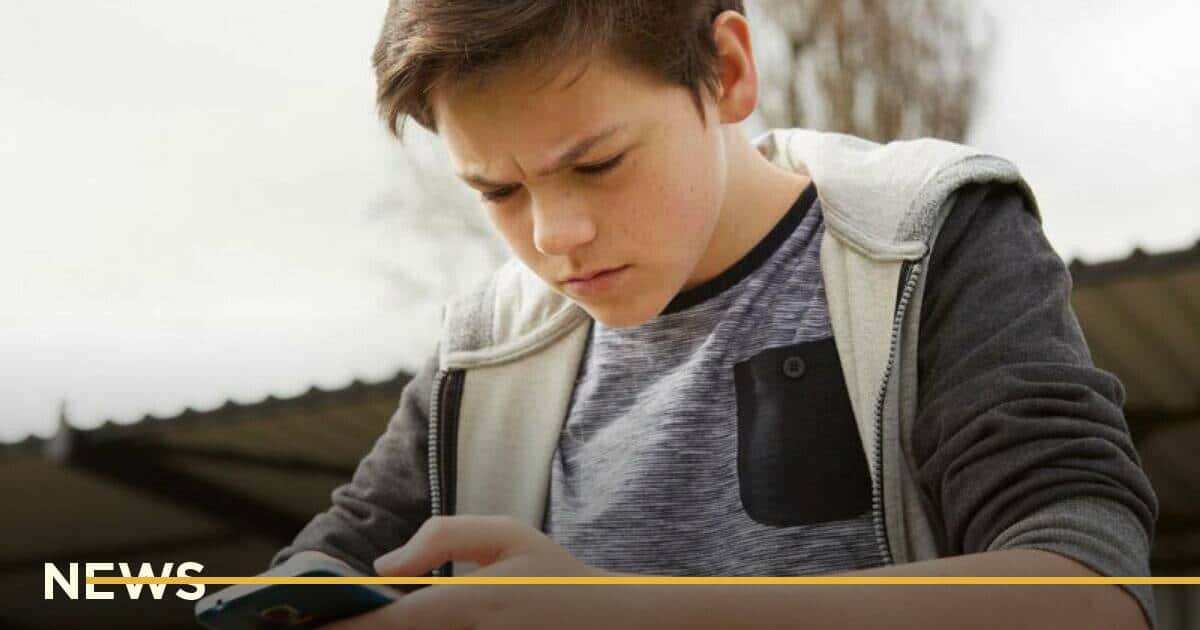 Підлітки стали самотніші через смартфони
