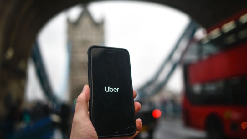 Uber думає над оплатою послуг криптовалютою
