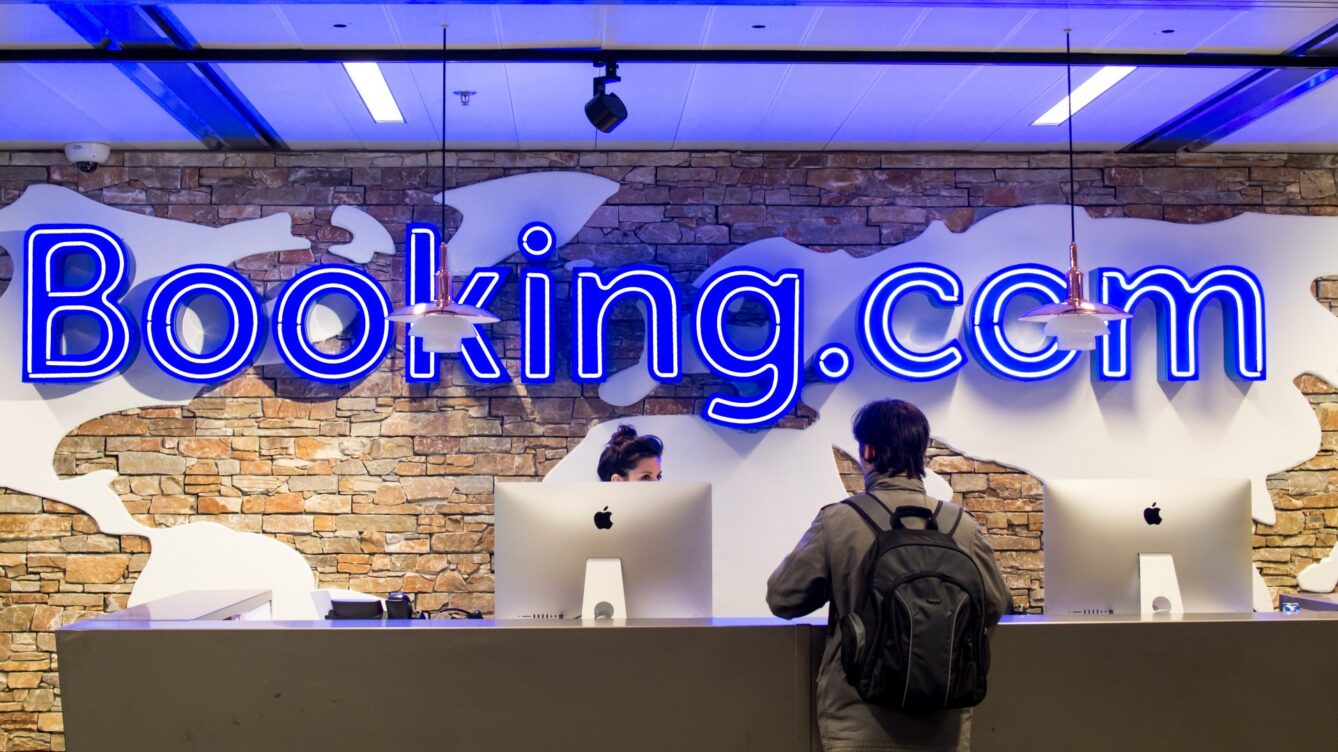 Booking звільнив майже 3000 співробітників сервісу обслуговування клієнтів