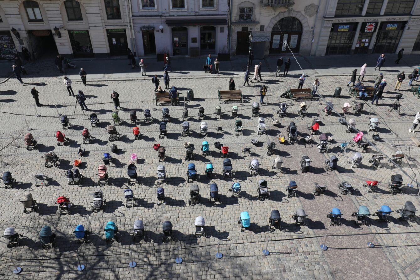 Акция во Львове в память детей, погибших во время русско-украинской войны