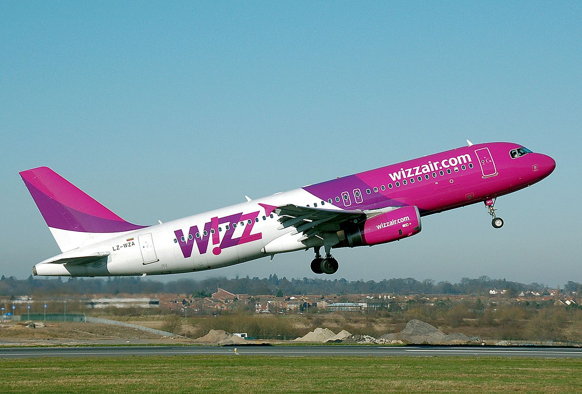 Wizz Air поновлює бронювання на рейси з України