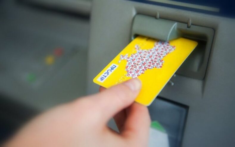 Приватбанк випустить банківські картки української платіжної системи