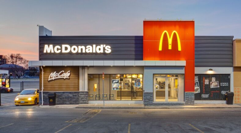 McDonald`s розпродає весь бізнес в росії