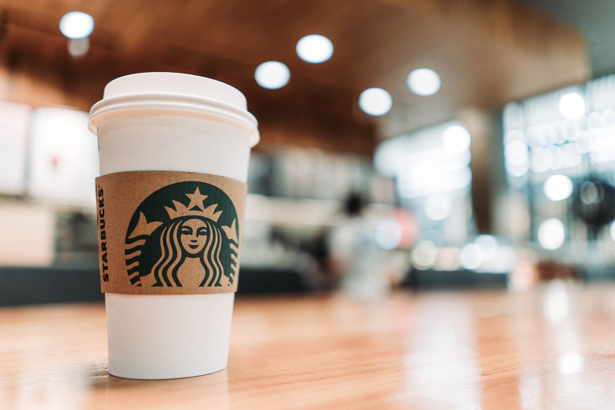 Starbucks ліквідує юрособу в росії