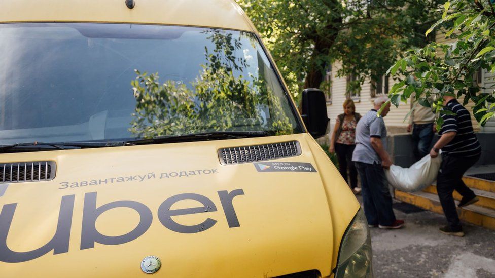Доставка продовольства від Uber в постраждалі від війни регіони України
