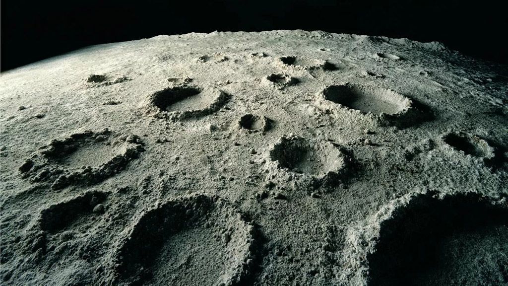Якась ракета утворила новий кратер на Місяці