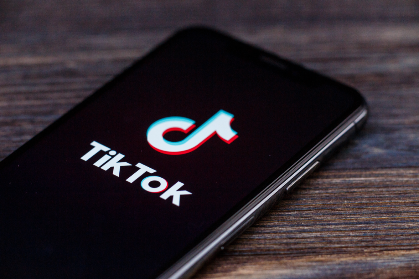 FCC просить Apple та Google видалити TikTok з магазинів застосунків