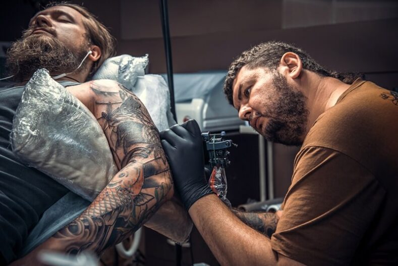 Вчені виявили шкідливі елементи в понад 100 фарбах для татуювання