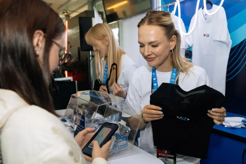 Мерч SharksCode на IT Arena 2025