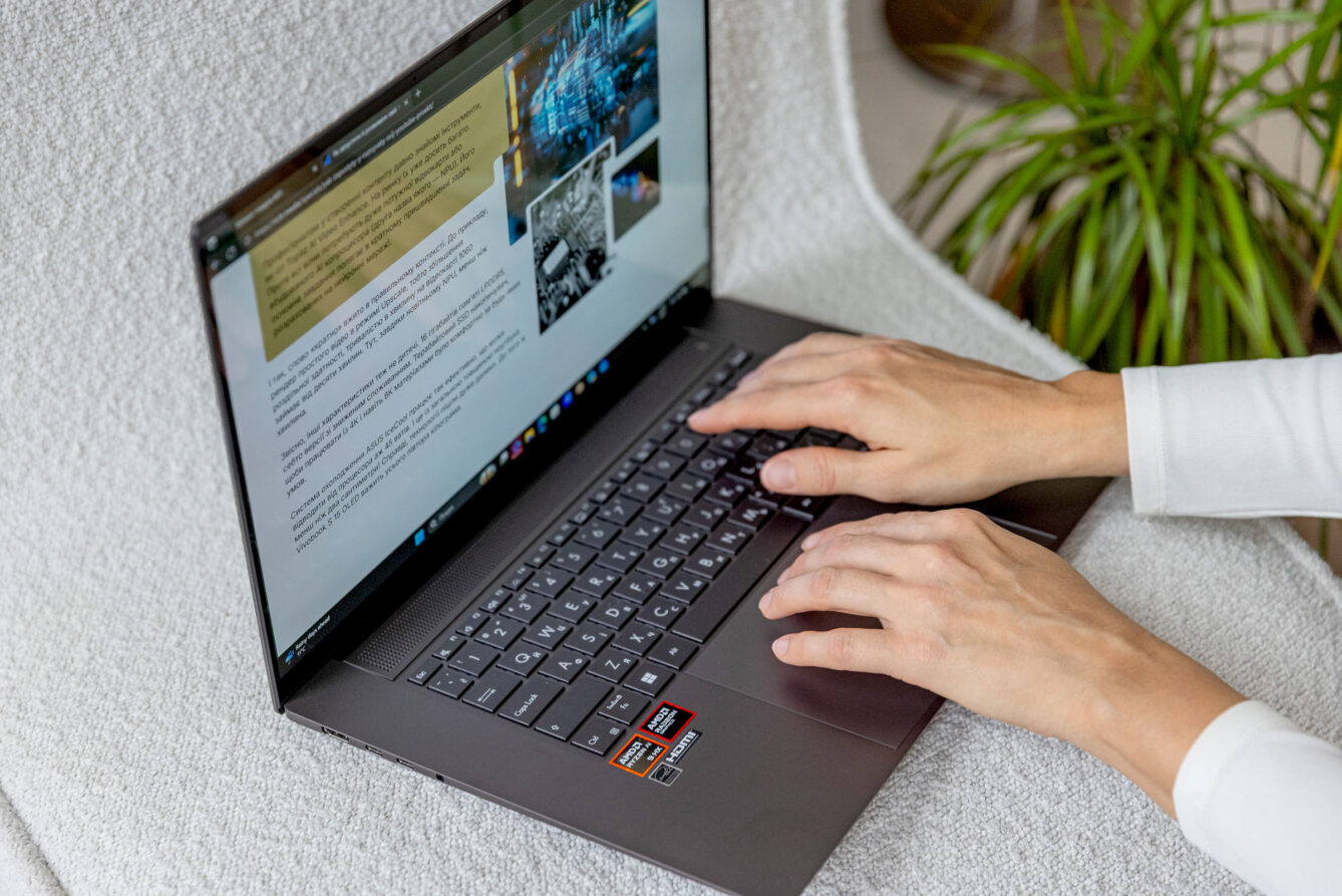 yak-vybraty-ai-noutbuk-u-2025-roczi-gajd-dlya-tyh-hto-praczyuye-z-kontentom-ta-kreatyvnymy-zavdannyamy ASUS Zenbook S 16