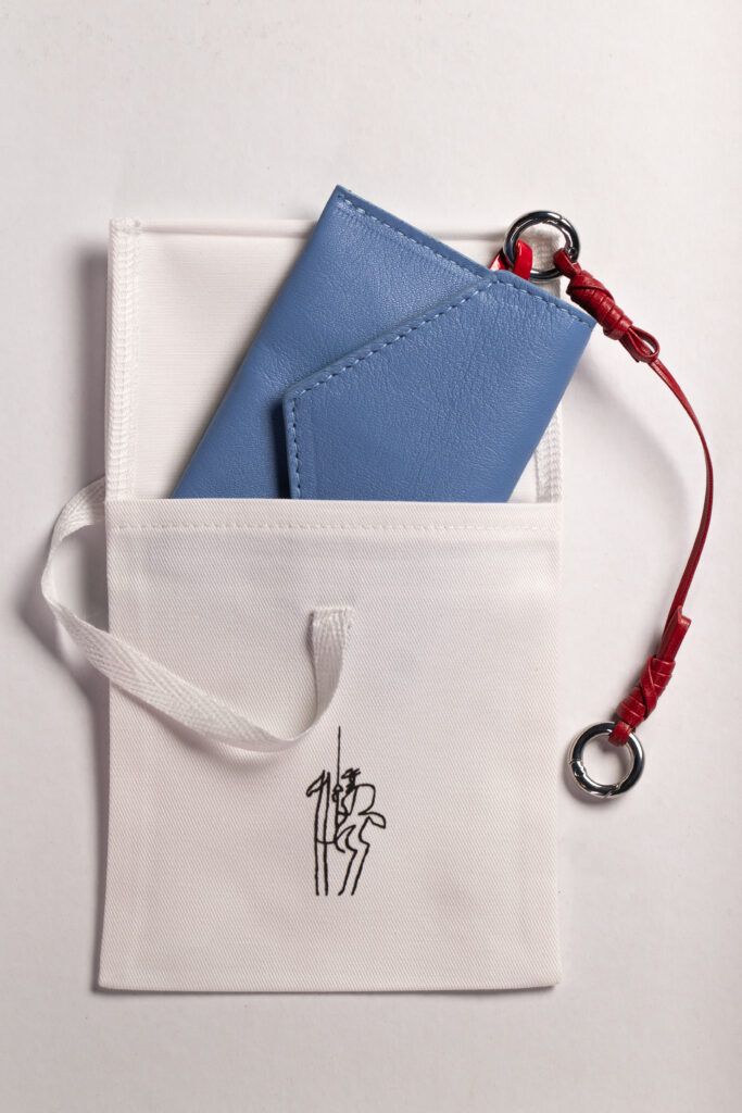 Kachorovska х «Українська правда»: картхолдери для читачів медіа