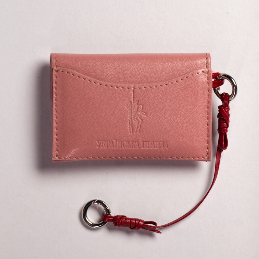 Kachorovska х «Українська правда»: картхолдери для читачів медіа