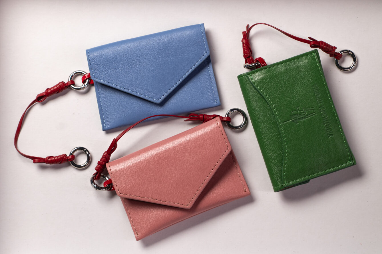 Kachorovska х «Українська правда»: картхолдери для читачів медіа